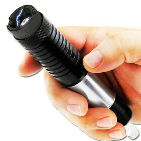 Une cigarette électronique cachant un Tazer puissant ! Taser de poche aussi discret qu'efficace.